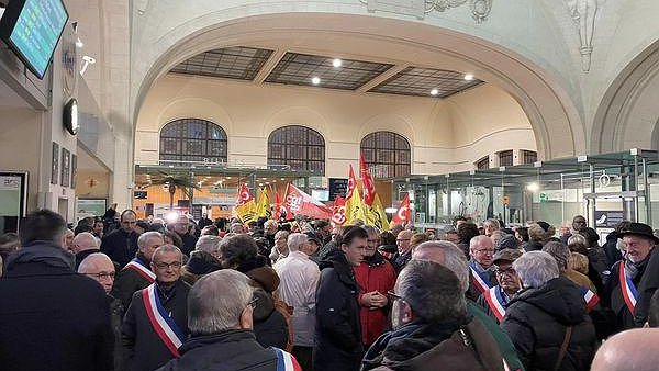 Rébellion des notables contre la SNCF