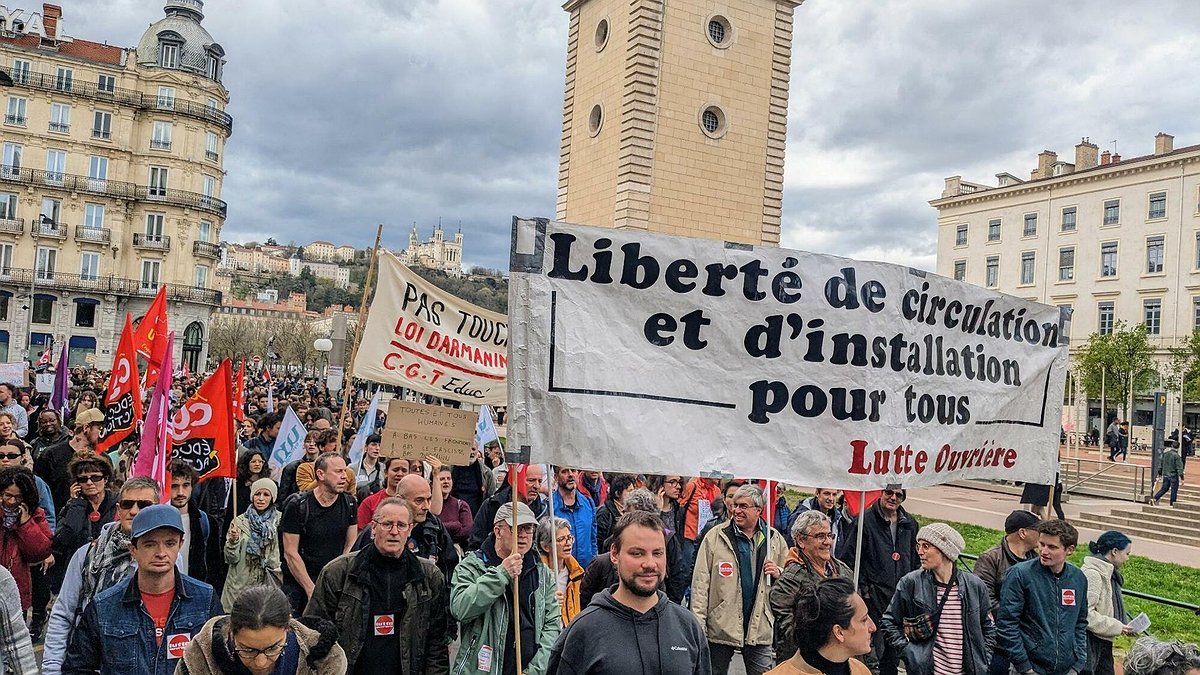 Le président EELV envoie la police contre de jeunes migrants