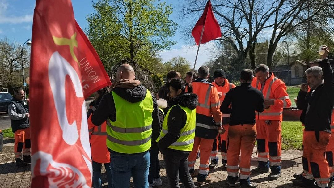 Les salariés de la commune disent stop !