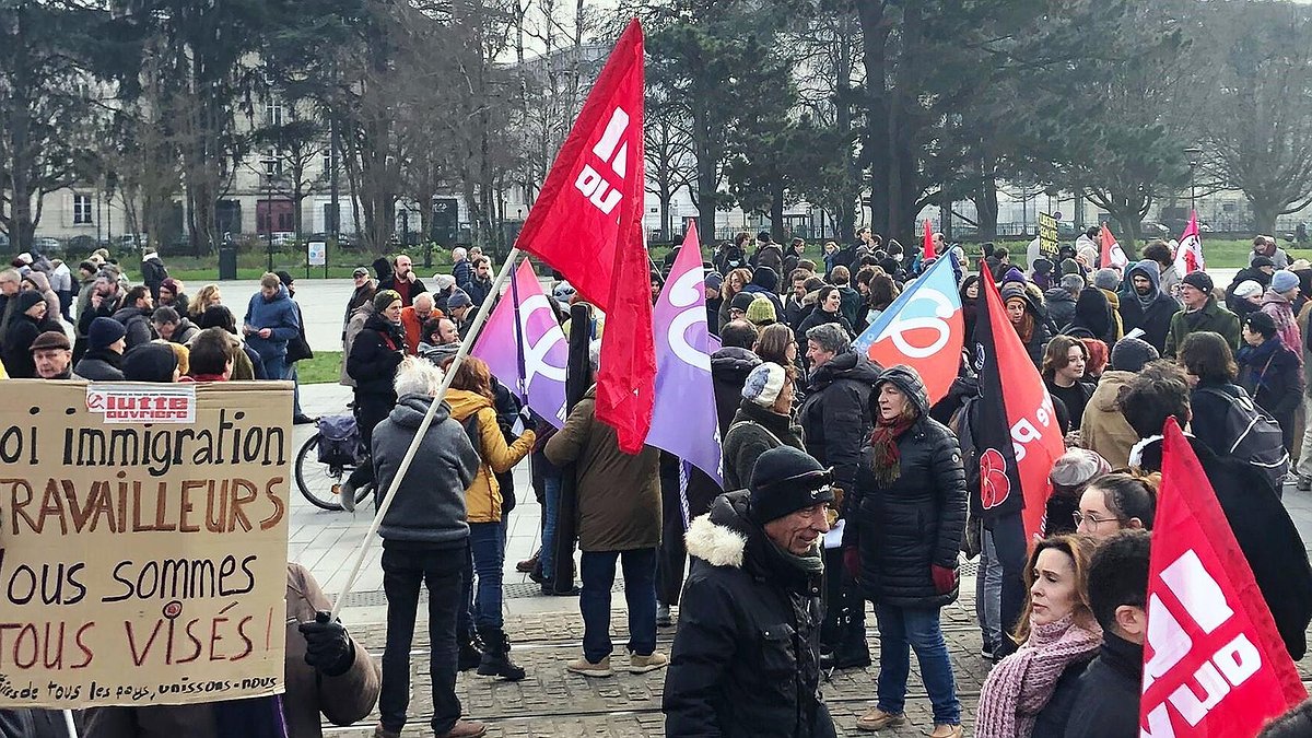 Manifestation contre une loi anti-ouvrière