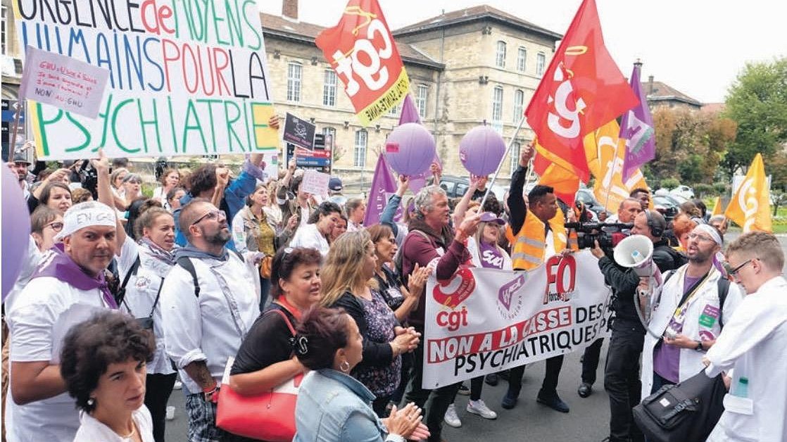 en grève  et dans la rue !