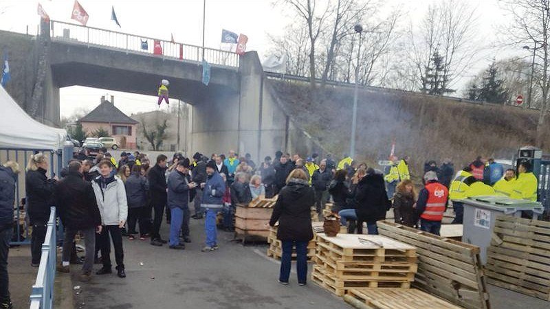 en grève contre les licenciements